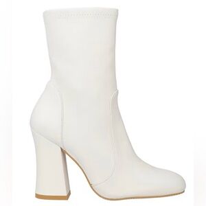$675 Stuart Weitzman ancle boot white Sz 9
